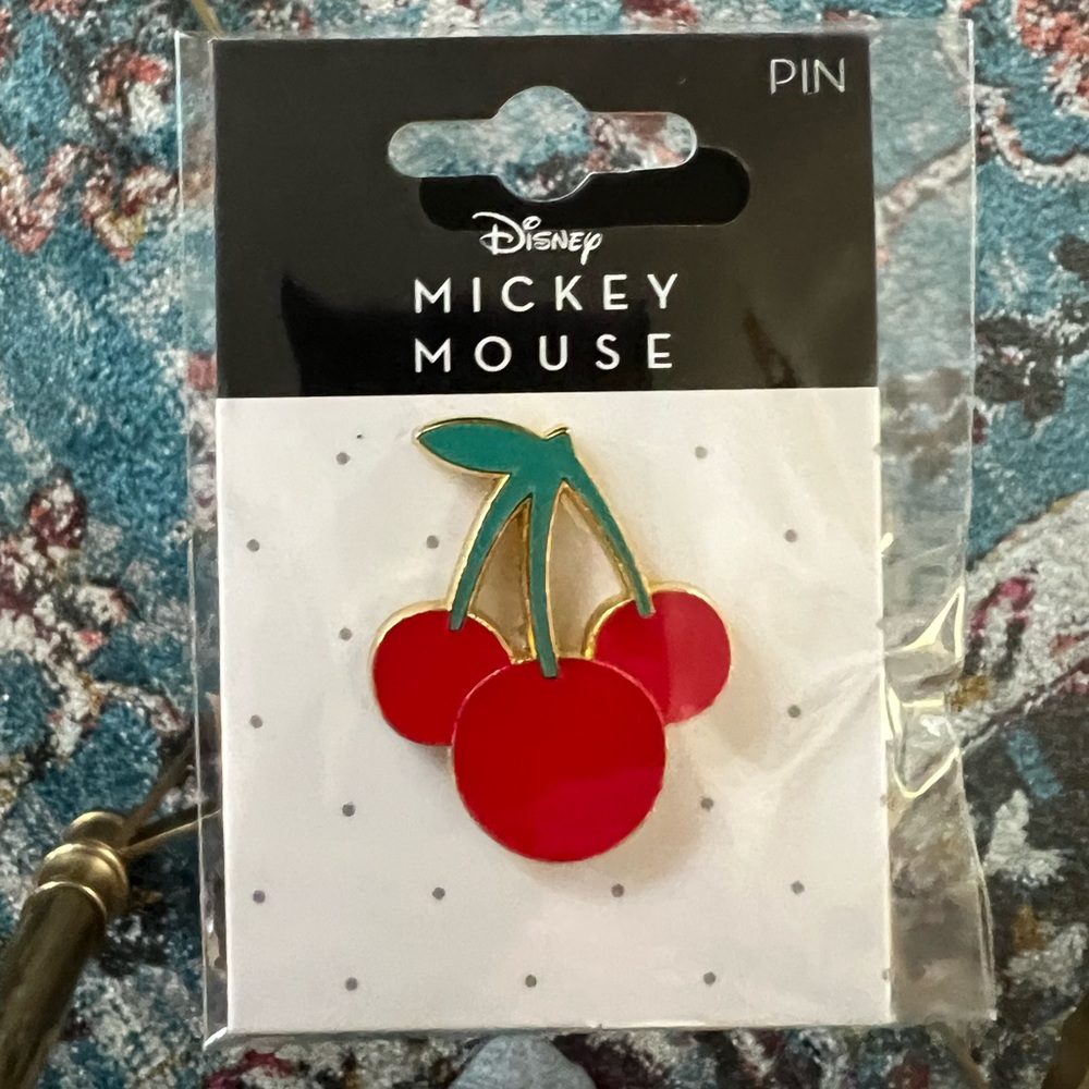 DISNEY 🍒 Mickey Minnie Cherry Pin, enameled pin, enamel, Walt Disney World